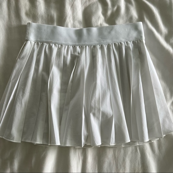 Aritzia Dresses & Skirts - Aritzia Skirt